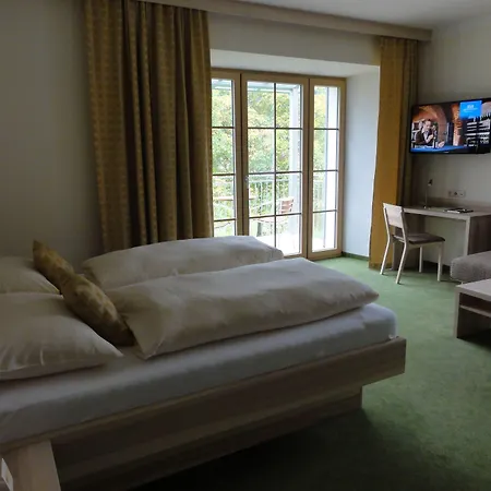 Otel Familiengasthof Maier 3*