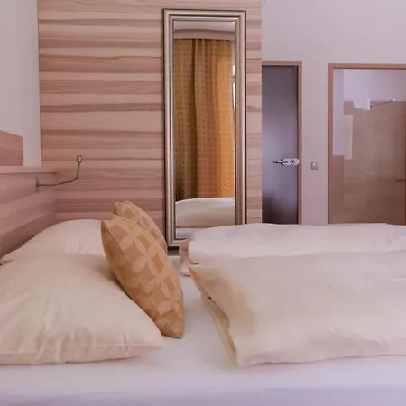 Otel Familiengasthof Maier 3*